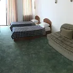 Hotel Corona فندق سفيتي فلاس