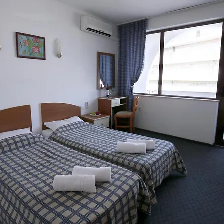 Hotel Corona فندق