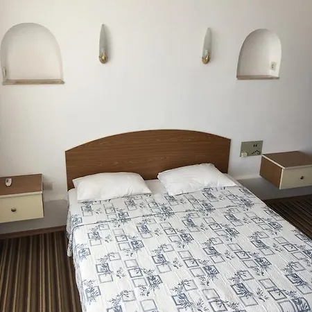 Hotel Corona فندق