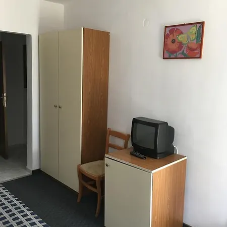 فندق Hotel Corona 3*