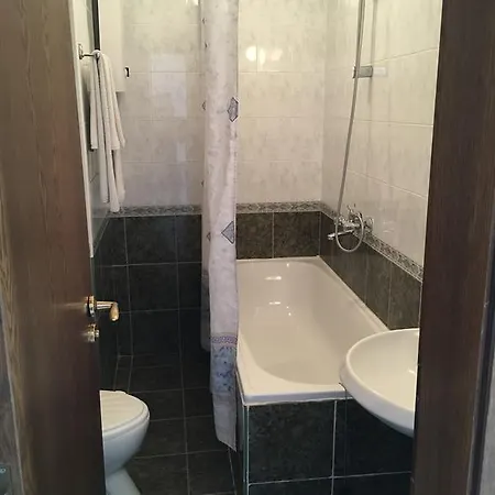 Hotel Corona سفيتي فلاس