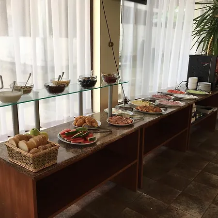 فندق Hotel Corona 3*