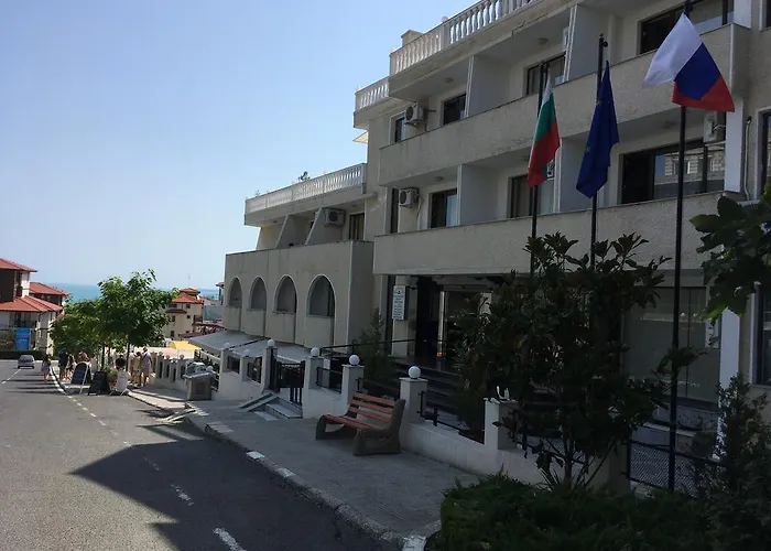 Hotel Corona فندق سفيتي فلاس